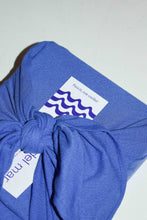 Cargar imagen en el visor de la galería, Caja Pañuelo, en azul.