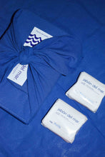 Cargar imagen en el visor de la galería, Caja Pañuelo, en azul.