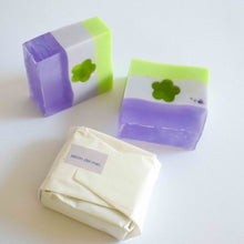 Cargar imagen en el visor de la galería, Jabón N.63, Flor violeta