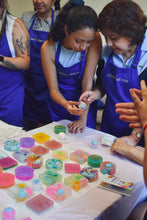 Cargar imagen en el visor de la galería, Nuestro taller jabón del mar