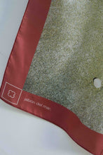 Cargar imagen en el visor de la galería, Pañuelo Mariposas marinas - Seda