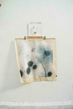 Cargar imagen en el visor de la galería, Pañuelo Erizos - Seda