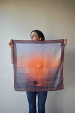 Cargar imagen en el visor de la galería, Pañuelo Atardecer de invierno
