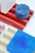 Cargar imagen en el visor de la galería, Rojo / Colaboración cerámica + Obra Normal
