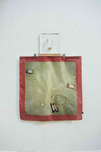 Cargar imagen en el visor de la galería, Pañuelo Mariposas marinas - Seda
